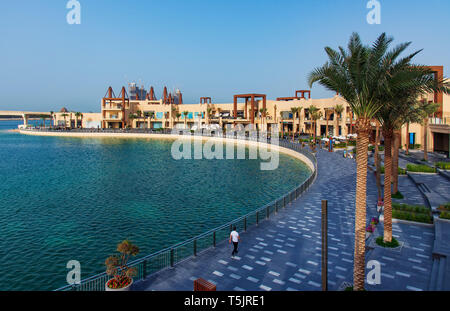 Dubai, Emirati Arabi Uniti - 25 Gennaio 2019: La Pointe waterfront ristoranti e divertimenti aperto recentemente presso il Palm Jumeirah Foto Stock