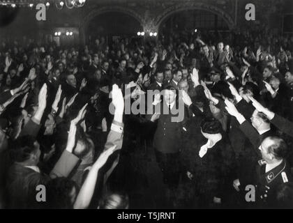 Eva Braun Collection (devet) - Adolf Hitler a festa per celebrare la fondazione del partito nazista ca. Febbraio 1941 Foto Stock
