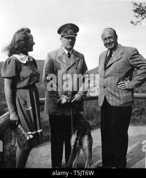 Eva Braun Collection (trinaest) - Adolf Hitler al suo ritiro all'aperto ca. fine del 1930 o all'inizio del 1940 Foto Stock