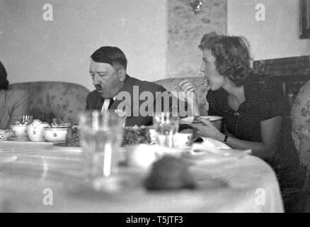 Eva Braun Collection (dvadvadaset) - Candida foto di Adolf Hitler ca. fine del 1930 o all'inizio del 1940 Foto Stock