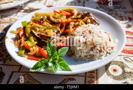 Verdure e riso nel ristorante di Goreme, Cappadocia, Turchia Foto Stock