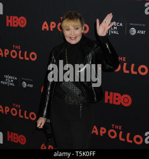 24 aprile 2019 - New York, New York, Stati Uniti - 24 aprile 2019 - New York, New York - Kim Cattrall alla serata di apertura del Tribeca Film Festival 2019 prima mondiale del documentario HBO ''THE APOLLO'' all'Apollo di Harlem. Credito fotografico: LJ Fotos/AdMedia Foto Stock
