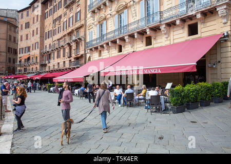 Piazzo del Campo, storico a forma di ventola Square nella città medievale di Siena,Toscana,Italia Foto Stock