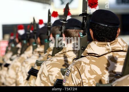 I soldati del secondo battaglione del reggimento reale di Fusiliers. Libertà di Borough dopo un tour del dazio in Afghanistan. Hounslow, London. 26.11.10 Foto Stock