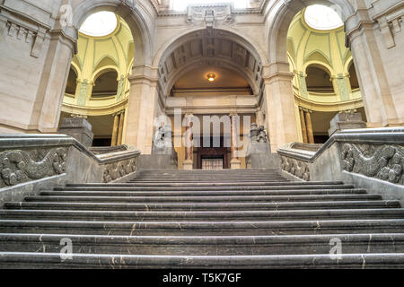 HANNOVER Germania - 04 Aprile 2019: l'interno del nuovo municipio in Hannover Foto Stock