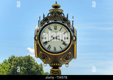 Vecchio orologio vintage nel centro di Bucarest Foto Stock