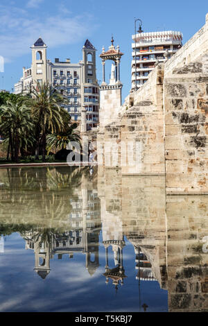 Valencia Spagna Europa. Puente del Mar, Valencia bridge, Parco Turia Valencia Foto Stock