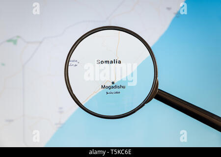 Mogadiscio, Somalia. Mappa politico. Visualizzazione della città concetto illustrativa sullo schermo attraverso la lente di ingrandimento. Foto Stock