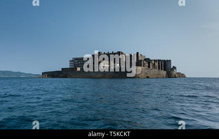 L'isola abbandonata di Hashima, al largo di Nagasaki, Giappone. Resa famosa nel film di James Bond 'Skyfall'. Foto Stock