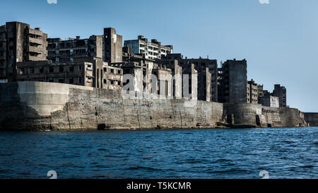 L'isola abbandonata di Hashima, al largo di Nagasaki, Giappone. Resa famosa nel film di James Bond 'Skyfall'. Foto Stock