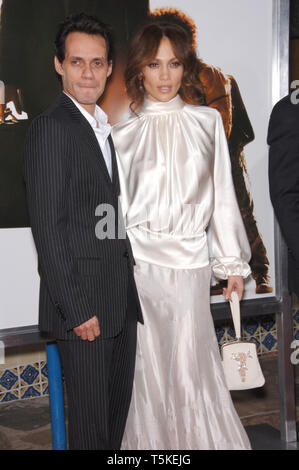 LOS ANGELES, CA. Dicembre 07, 2006: Jennifer Lopez e il marito Marc Anthony alla prima mondiale di "La ricerca della felicità" al Mann Village Theatre, Westwood. Immagine: Paul Smith / Featureflash Foto Stock