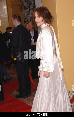 LOS ANGELES, CA. Dicembre 07, 2006: Jennifer Lopez alla prima mondiale di "La ricerca della felicità" al Mann Village Theatre, Westwood. Immagine: Paul Smith / Featureflash Foto Stock