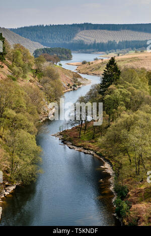 Guardando verso il Pen y Garreg diga a Elan Valley, POWYS, GALLES Foto Stock