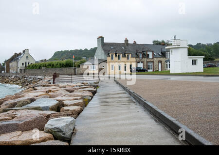 Le Becquet, Francia - Agosto 16, 2018: faro in Le Becquet de Tourlaville è un villaggio di Cherbourg-en-Cotentin. Manche , Normandia, Francia Foto Stock