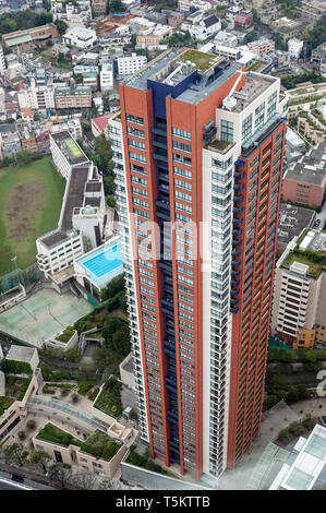 Vista aerea di un blocco di appartamenti e dintorni, fotografata da Tokyo City View Observation Deck, Mori Tower, Tokyo, Giappone Foto Stock
