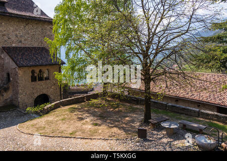 Intramurale Castello Tirolo posto centrale. Tirol villaggio nei pressi di Merano, in provincia di Bolzano, Alto Adige, Italia. Foto Stock