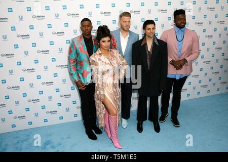 Los Angeles, Stati Uniti d'America. Xxv Aprile, 2019. LOS ANGELES, CA - 25 aprile: Pentatonix assiste il giorno abbiamo California evento presso il "favoloso" Forum il 25 aprile 2019 a Los Angeles, California. Credito: Imagespace/Alamy Live News Foto Stock