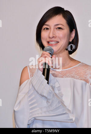 Attrice giapponese Ryoko Hirosue partecipa a una conferenza stampa per 'La Casa del Sole' al Regno cinema Toyosu a Tokyo in Giappone il 25 aprile 2019. Credito: AFLO/Alamy Live News Foto Stock