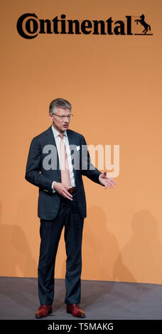 Hannover, Germania. 26 apr, 2019. Elmar Degenhart, Presidente del Comitato Esecutivo di Continental AG, parla alla Riunione Generale Annuale di Continental AG ad Hannover Congress Centrum (HCC). Credito: Julian Stratenschulte/dpa/Alamy Live News Foto Stock