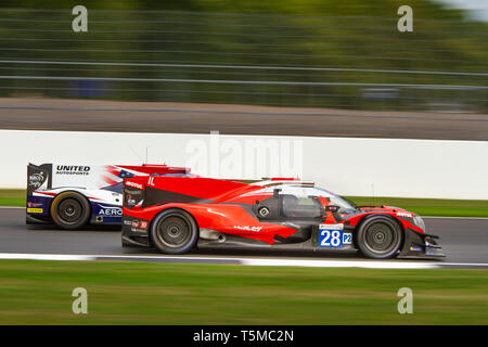 L IDEC Sport LMP2 la macchina passa in un Regno Autosports LMP2 durante la ELMS 4 Ore di Silverstone, 2018 Foto Stock