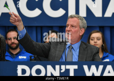 Il sindaco dichiara la salute pubblica emergenza, New York, Stati Uniti d'America - 09 Apr 2019 - il sindaco di New York Bill de Blasio dichiara un'emergenza sanitaria pubblica nel selezionare zip c Foto Stock