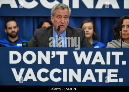 Il sindaco dichiara la salute pubblica emergenza, New York, Stati Uniti d'America - 09 Apr 2019 - il sindaco di New York Bill de Blasio dichiara un'emergenza sanitaria pubblica nel selezionare zip c Foto Stock