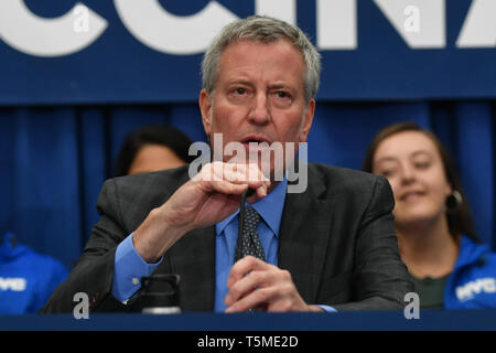 Il sindaco dichiara la salute pubblica emergenza, New York, Stati Uniti d'America - 09 Apr 2019 - il sindaco di New York Bill de Blasio dichiara un'emergenza sanitaria pubblica nel selezionare zip c Foto Stock