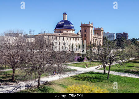 Museo de Bellas Artes Valencia Spagna Europa Museo delle Belle Arti Vista sui Giardini Turia Valencia Spagna Parco della città Scene marzo inizio primavera Foto Stock