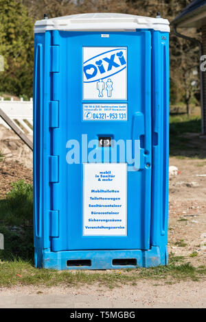 DIXI wc al sito in costruzione. TOI TOI & DIXI (Gruppo ADCO) è la più grande mobile soluzioni sanitarie la società e si basa in 33 countriesworldwide. Foto Stock