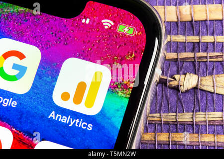 Sankt-Petersburg, Russia, febbraio 17, 2019: Google Analytics icona applicazione su Apple iPhone schermo X close-up. Google Analytics icona. Google Analyt Foto Stock