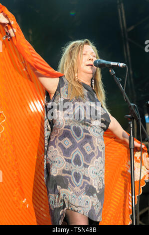 Norvegese, Sami musicista, Marie Boine effettuando al Womad Festival, Charlton Park di Malmesbury, Regno Unito, 25 Luglio 2014 Foto Stock