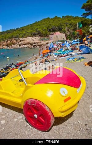 Cala Salada beach. Santa Agnés de Corona. Ibiza. Isole Baleari. Spagna. Foto Stock