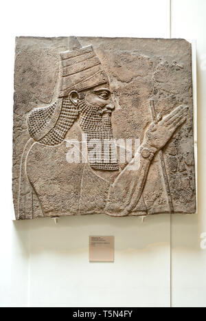 British Museum, Bloomsbury, Londra, Inghilterra, Regno Unito. Re assiro venne Tiglat-Pilèzer III (C728BC) da Nimrud palazzo centrale Foto Stock