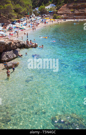 Cala Salada beach. Santa Agnés de Corona. Ibiza. Isole Baleari. Spagna. Foto Stock