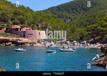 Cala Salada beach. Santa Agnés de Corona. Ibiza. Isole Baleari. Spagna. Foto Stock