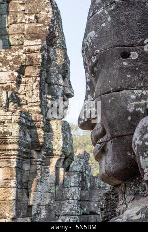 Volti scolpiti a Angkor Thom tempio, Siem Reap, Cambogia. Foto Stock