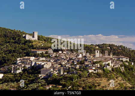 Panoramica della città di Narni dominata dalla Fortezza di Albornoz Foto Stock