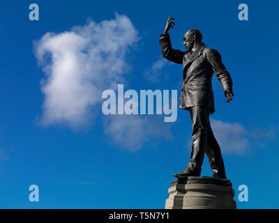 Statua del Signore Carson si affaccia il Principe Charles modo Stormont Belfast Irlanda del Nord Foto Stock