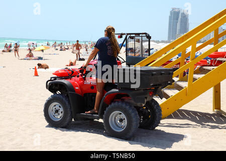 Pattuglia di spiaggia di Miami Beach - Ocean Rescue sulla spiaggia di Miami Foto Stock