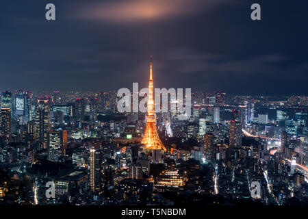 Tokyo presso praticamente vista della Torre di Tokyo, il Tokyo City skyline di Tokyo Giappone Foto Stock