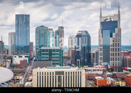 Nashville, Tennessee, Stati Uniti d'America downtown cityscape vista sul tetto nel pomeriggio. Foto Stock