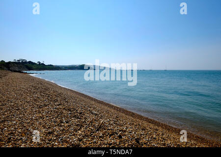 Colwell Bay guardando verso gli aghi, Isle of Wight, Regno Unito. Foto Stock