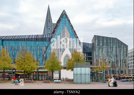 Paulinum, Chiesa evangelica e l Augusteum, edificio principale dell Università di Lipsia a Augustusplatz nel centro città di Lipsia, Germania Foto Stock