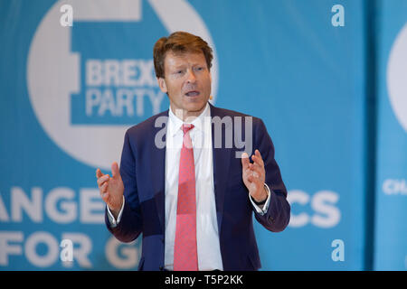 Partito Brexit Presidente Richard Tice parlando a una manifestazione svoltasi a Albert Hall Conference Centre, Nottingham. Foto Stock