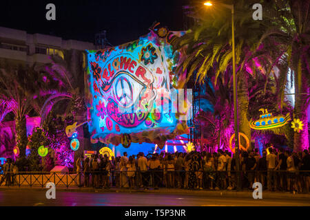 Flower Power Party. Pacha discoteca. Eivissa. Isola di Ibiza. Isole Baleari. Spagna Foto Stock