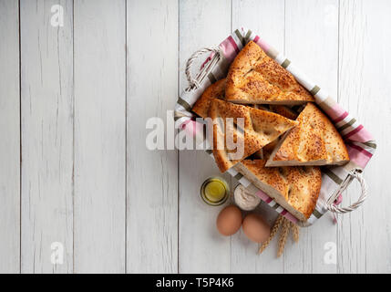 Il Ramadan Pita ( Bagno turco; Ramazan Pidesi ) tradizionale pane turco per Mubarak mese del Ramadan Foto Stock