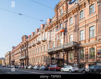 ST. PETERSBURG, Russia - 16 ottobre 2018: redditizia casa di Utin in stile neo-barocco fu costruito nel 1858 dall'architetto Kuzmin R.I. su Horse Guards ( Foto Stock