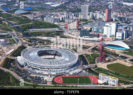 Vista aerea del villaggio olimpico e West Ham's Stadium. Foto Stock