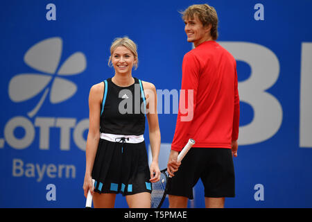 Monaco di Baviera, Germania. 26 apr, 2019. Premere appuntamento - Promidoppel Lena Gercke/Alexander Zverev. Tennis BMW Open 2019 su 26.04.2019 a Monaco di Baviera. | Utilizzo di credito in tutto il mondo: dpa/Alamy Live News Foto Stock