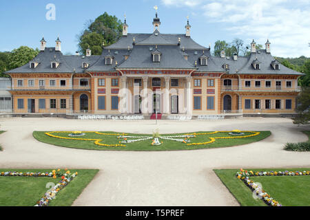 Dresden, Germania. 26 apr, 2019. Il palazzo di montagna nel Schlosspark Pillnitz. Credito: Sebastian Kahnert/dpa-Zentralbild/ZB/dpa/Alamy Live News Foto Stock